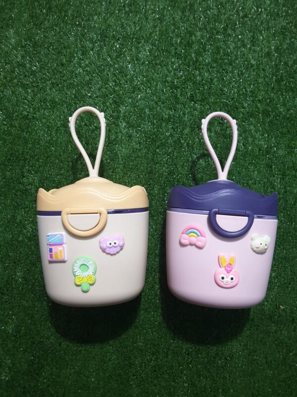 Cute Portable Baby Storage Box – Clip-On Travel Case for Pacifiers, Snacks & Essentials